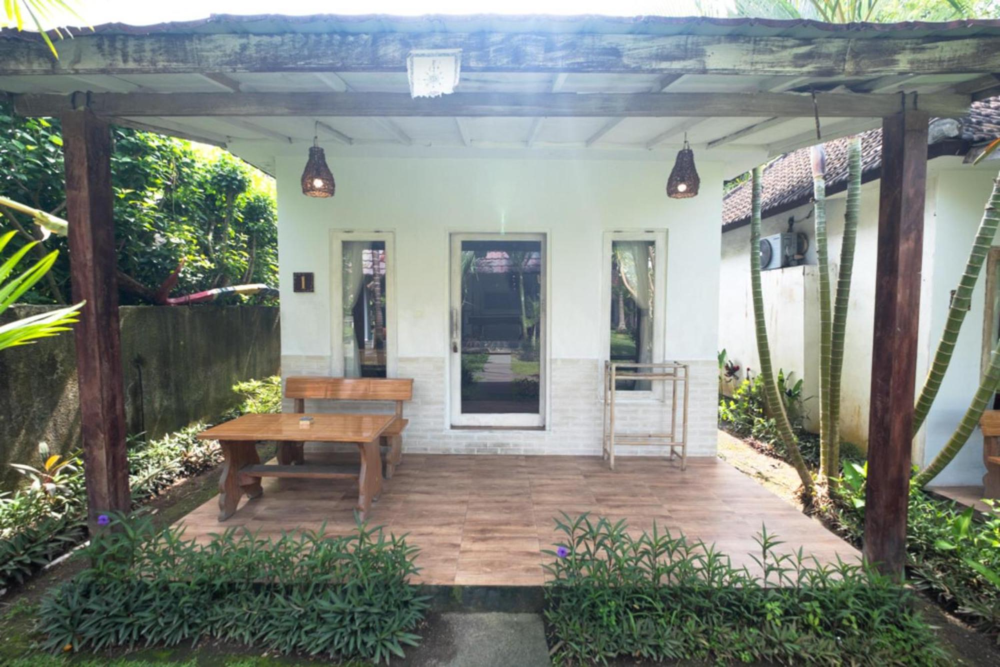 Agung Wiwin Homestay & Restaurant Mengwi Buitenkant foto